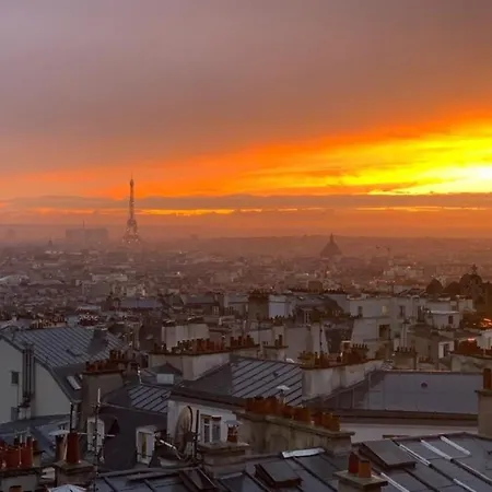 Astonishing View On Paris' Rooftops - Montmartre Apartment