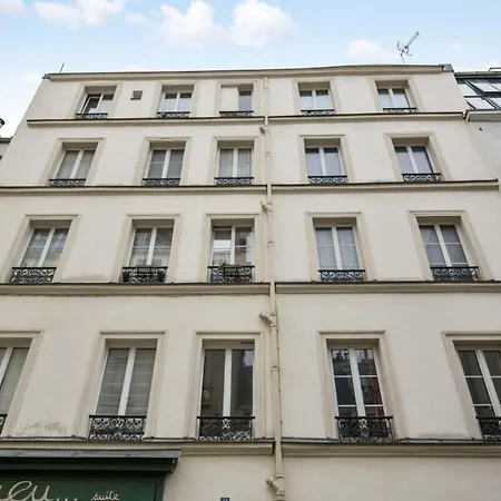 Astonishing View On Paris' Rooftops - Montmartre Apartment